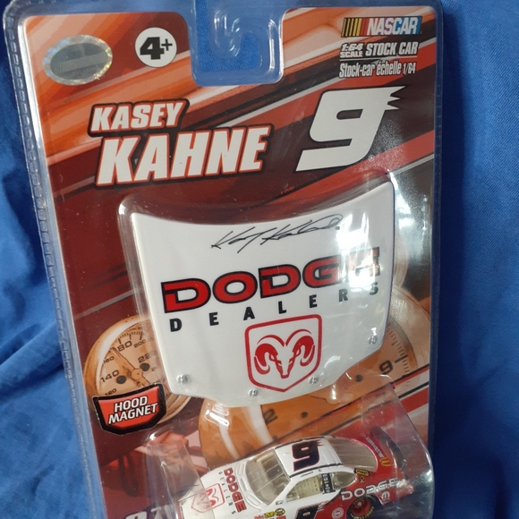 2007 Winner's Circle Kasey Kahne #9 die cast 1:64 & Hood Magnet 12.50🇨🇦Ship - Picture 4 of 11